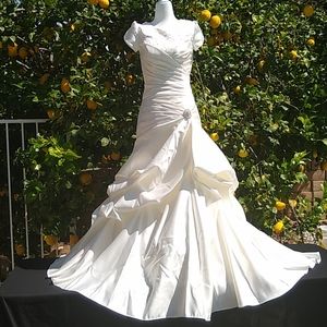 ASOEN Bridal Gown/Ivory/ Satin Ruching/bea…